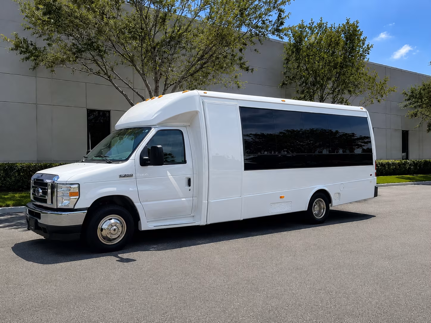 minibus rentals for small group wine tours around san diego county